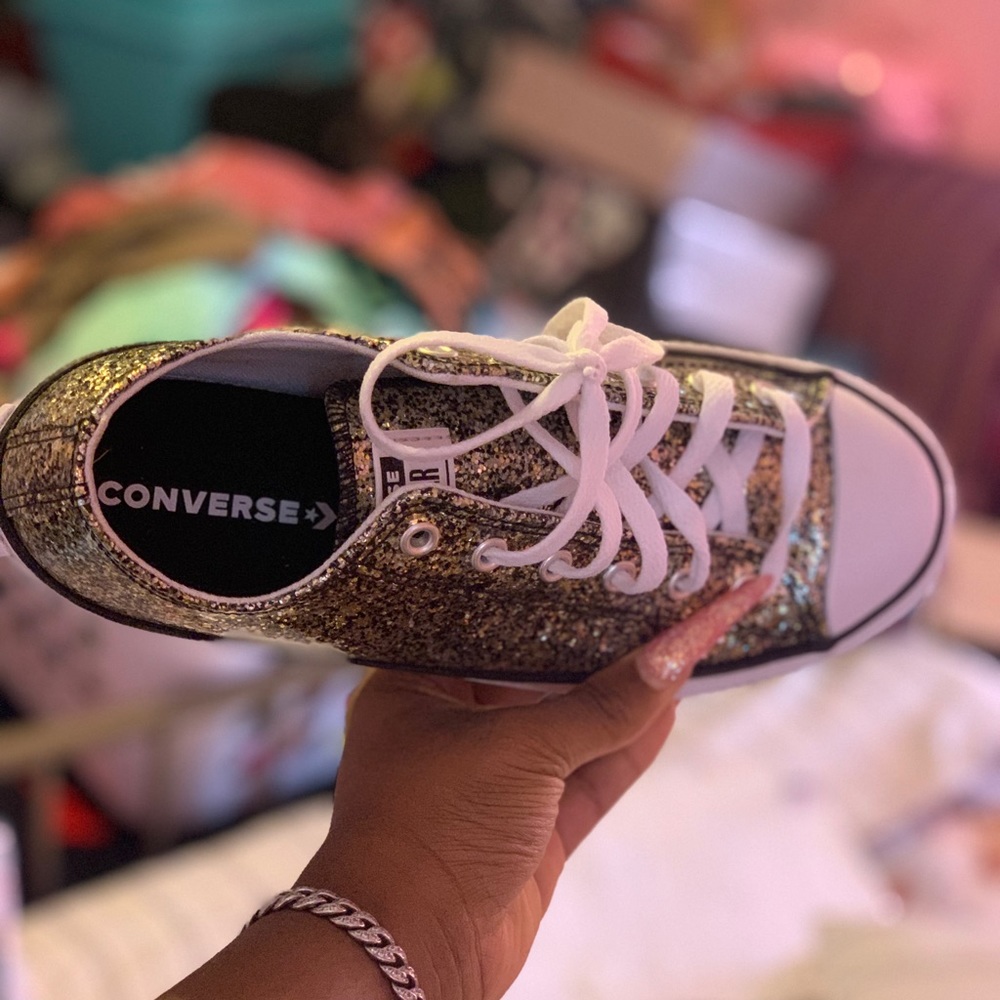Converses - Picture 8 of 9